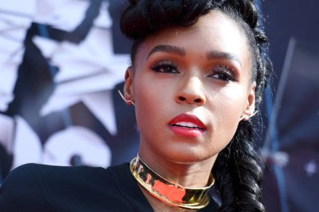 H Janelle Monaé σε αφιέρωμα στον Prince 