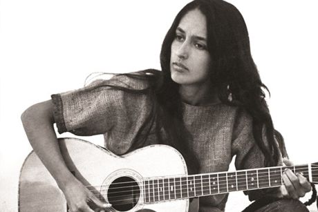 Joan Baez: 60 + χρόνια, τραγουδά για την κοινωνική ισότητα