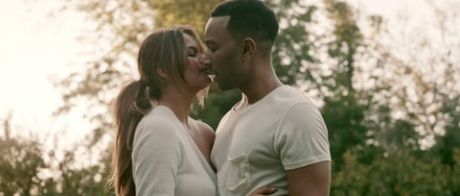 John Legend - Love Me Now