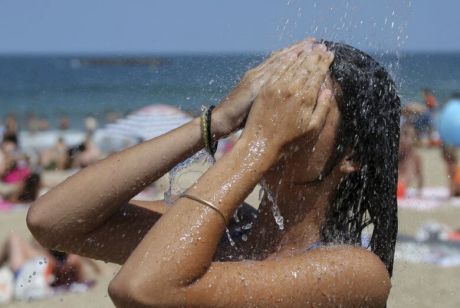 Ο ζεστός μήνας Αύγουστος, αρχίζουν τα 40άρια