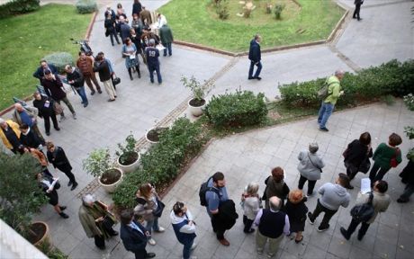Άβυσσος χωρίζει το ενδιαφέρον του Έλληνα για την πολιτική με την μουσική