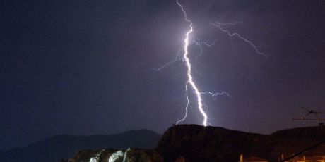 Η κακοκαιρία άφησε τα ίχνη της σε Αττική, Λαμία, πλημμύρισαν σπίτια 