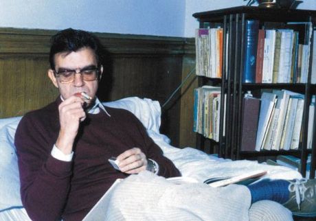 Νεκρός ο συγγραφέας Μένης Κουμανταρέας