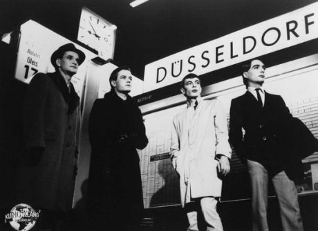David Bowie/Kraftwerk, ανταλλαγή φιλοφρονήσεων με τραγούδια