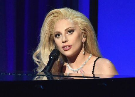 Αναδίπλωση της Lady Gaga στο νέο άλμπουμ LG5