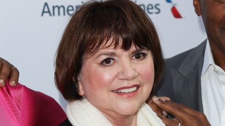 Η Linda Ronstadt δεν μπορεί να τραγουδήσει ούτε στο μπάνιο της, 'δεν βγαίνει η φωνή της' 