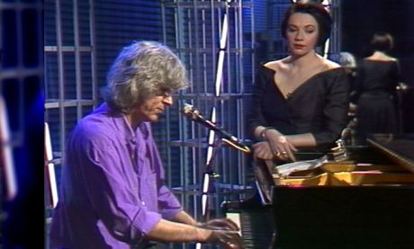 1988: η Μαλβίνα Κάραλη φιλοξενεί τον Λουκιανό Κηλαηδόνη σε ένα σπάνιο video
