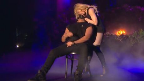 Η Madonna φιλά τον Drake στο Coachella