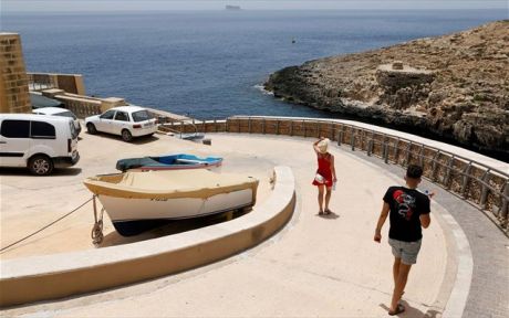 Όλο και πιο μπερδεμένη η είσοδος σε διάφορες χώρες, χωρίς εμβόλιο δεν ταξιδεύουμε 