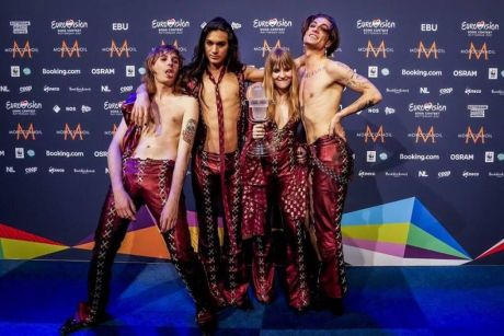 I Wanna Be your Slave- Måneskin