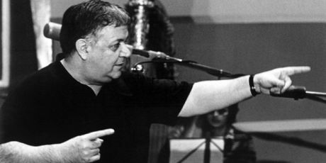 Η μουσική παραμένει αθάνατη,