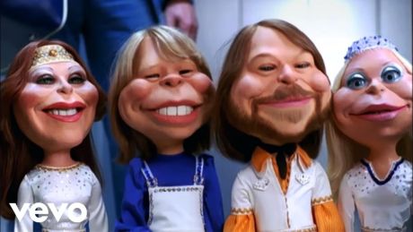 Καταπληκτικό: ABBA, Olivia Newton-John & Andy Gibb τραγουδούν Beach Boys, Bee Gees, Elvis