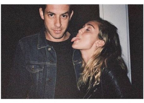 Nothing Breaks Like A Heart-Mark Ronson – (Feat. Miley Cyrus)