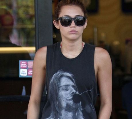 Η Miley Cyrus τραγουδά Smells Like Teen Spirit... Ιεροσυλία...; 