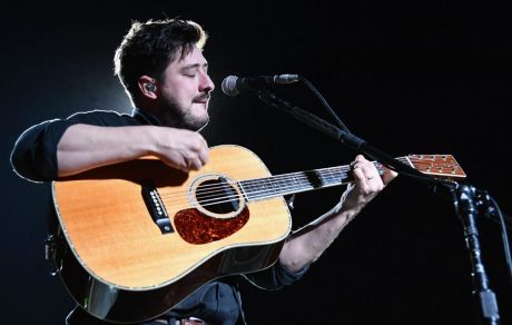 Οι Mumford and Sons επιστρέφουν δυνατοί