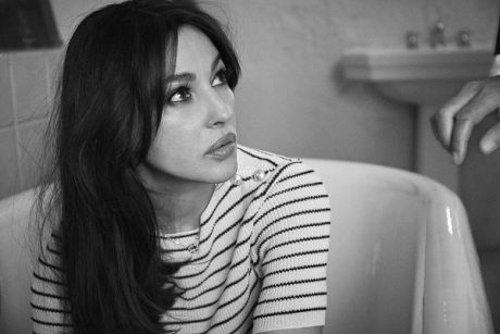 Η Monica Bellucci ποζάρει γυμνή στο Instagram