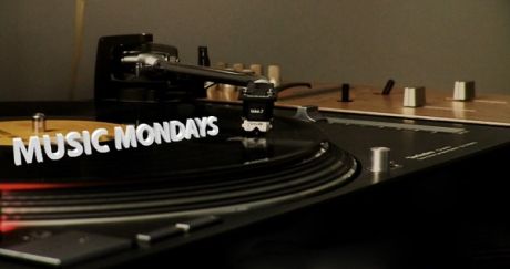 Δευτέρες… 40 τρόποι να τραγουδήσεις την αρχή της εργάσιμης εβδομάδας...