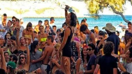 Λίγο πριν το τέλος, συνειδητοποιώ ότι δεν μπορώ να νικήσω το θηρίο της αδιαφορίας, που το απολαμβάνει όμως