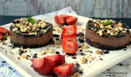 Μία νόστιμη συνταγή: Νηστίσιμα ατομικά cheesecake με σοκολάτα φουντούκι!