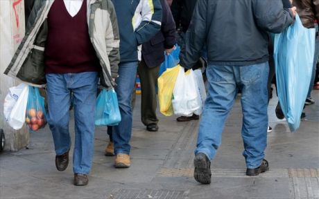 Τα ψάρια γέλασαν μόλις άκουσαν ότι οι πληρωμένες σακούλες δεν μολύνουν το περιβάλλον