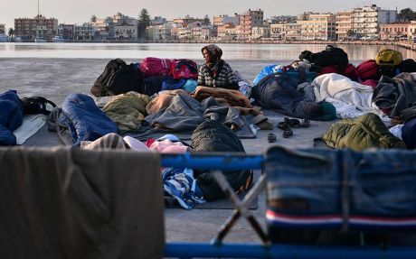 Ε.Ε.: «Παιχνίδι αλληλοκατηγοριών» για το μεταναστευτικό