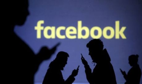 Οι έφηβοι γυρίζουν την πλάτη τους στο Facebook
