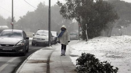 Πρωτοχρονιά με χιόνια και τσουχτερό κρύο: Ποιες περιοχές θα «σαρώσει» ο Ραφαήλ
