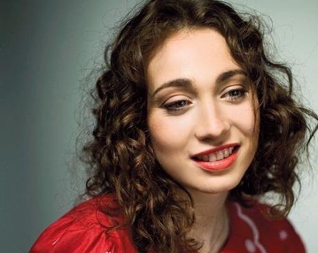 2 νέα τραγούδια που έπαιξε η Regina Spektor