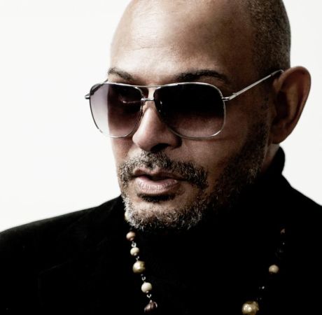 Τι ακούει ο Barry Adamson