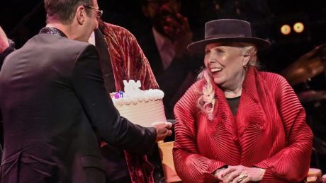 Graham Nash, o 'άνθρωπος μας' τραγουδά το  Our House για την Joni Mitchell 