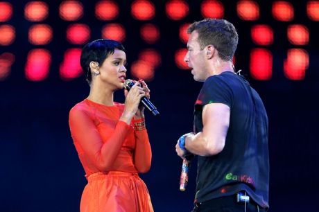 Το πολύ χρήμα χαζεύει: Chris Martin η Rihanna είναι ο Frank Sinatra της γενιάς μας