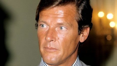 O  Roger Moore και ο James Bond