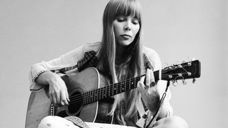 Joni Mitchell: Ο θηλυκός Bob Dylan έγινε 75 ετών