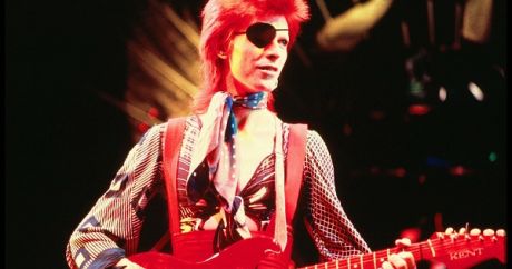 Άγαλμα προς τιμή του «Ziggy Stardust» στη Βρετανία