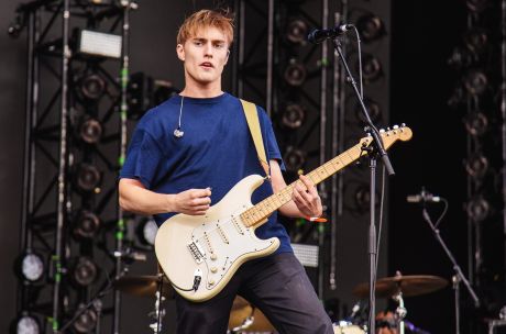 O Sam Fender πάλι στο Νο 1 άλμπουμ της Αγγλίας με το δεύτερο του άλμπουμ