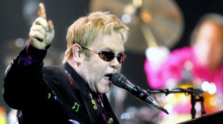 Απίστευτος Elton John στο Kingsman
