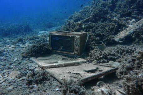 Τα σκουπίδια στις ελληνικές θάλασσες μέσα από τον φακό του Reuters
