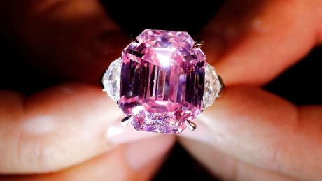 Για 44,3 εκατ. ευρώ πωλήθηκε το ροζ διαμάντι Pink Legacy