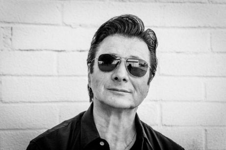 O Steve Perry των Journey αποκλεισμένος, τραγουδά το In My Room των Beach Boys