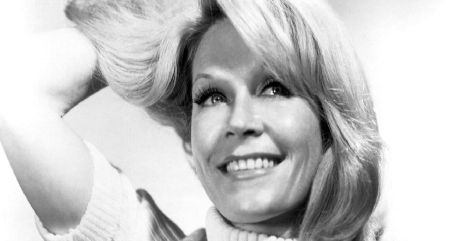 Πέθανε η Sue Thompson (96) και η Andrea Martin (49)