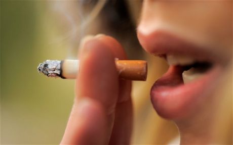 Οσα περισσότερα τσιγάρα καπνίζετε, τόσο αυξάνονται οι θερμίδες που καταναλώνετε