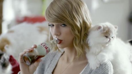 Μπορεί να μην σας αρέσει η T.Swift, τα γατάκια είναι απίθανα