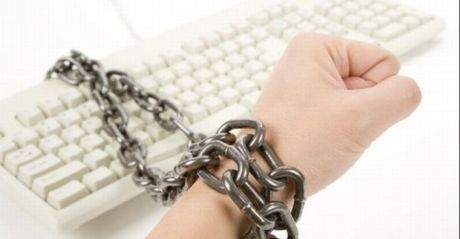 Το bullying στο διαδίκτυο είναι το ίδιο σκληρό και ίσως χειρότερο από το σχολείο