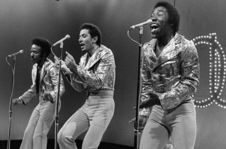 Love Train-O'Jays (1973)