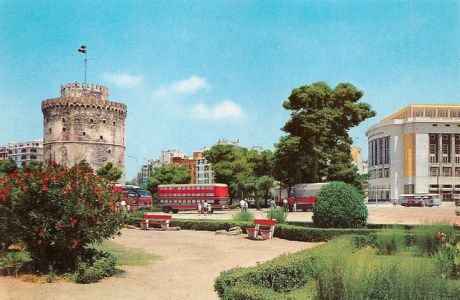 Μια Θεσσαλονίκη από άλλες εποχές σε έγχρωμες φωτογραφίες