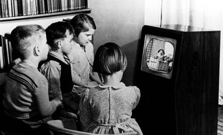 Η ελληνική tv δεν είναι πάντα κατάλληλη για τα παιδιά στο σπίτι