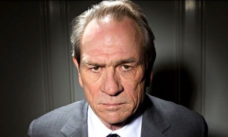 Ο Tommy Lee Jones μαζί με τον Matt Damon στο νέο Bourne φιλμ....