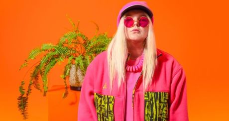 Dance Monkey-Tones and I, συνέχεια Νο 1 στην Αγγλία