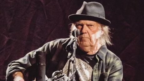 Ο Νιλ Γιανγκ αποχαιρετά την πρώην σύζυγό του