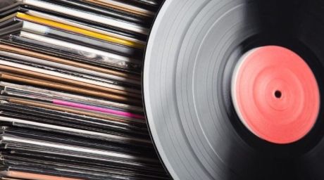Για πρώτη φορά από το 1986 οι πωλήσεις δίσκων βινυλίου ξεπέρασαν αυτές των CD στις ΗΠΑ